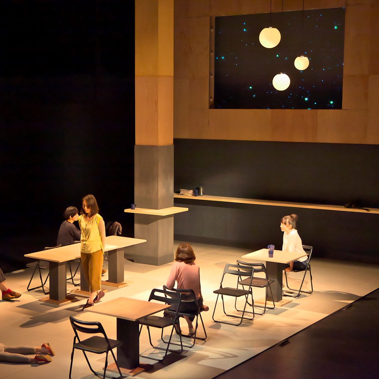 Ground and Floor et Current Location de Toshiki Okada