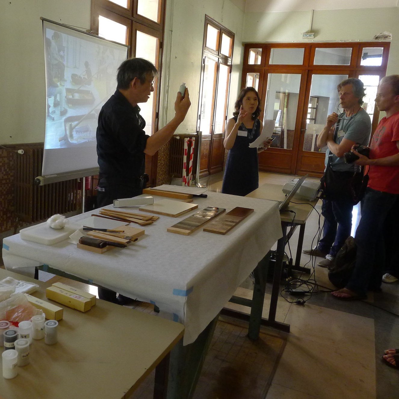 Invitation de chercheurs et d'artisans japonais à un colloque sur le bois à Montpellier